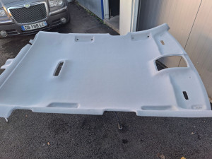 Photo de galerie - Votre ciel de toit de voiture se décolle, se détache ? Nous avons la solution ! Confiez-nous la réparation de votre plafond automobile pour lui redonner un aspect neuf.

Un exemple de réparation réalisée sur la photo.
