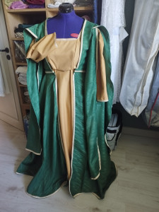 Photo de galerie - Robe médiévale en 2 pièces