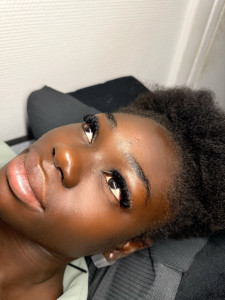 Photo de galerie - Pose cils à petit prix 