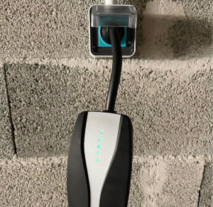 Photo de galerie -     Installation d’une borne de recharge pour véhicule électrique 
