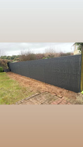 Photo de galerie - Pose d'un grillage rigide