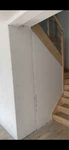 Photo de galerie - Cloisons sous escalier 