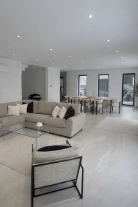 Photo de galerie - Ma plâtrerie a eu le plaisir de réaliser cette superbe villa, tout en accompagnant et conseillant le client dans le choix des matériaux et des systèmes les mieux adaptés à la réalisation de son projet.