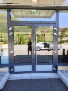 Photo de galerie - Nettoyeur de vitres