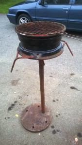 Photo de galerie - Fabrication d'un barbecue a partir de ferraille de récupération.