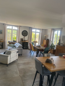 Photo de galerie - Matériaux du sol en pierre et meubles en bois de qualités ainsi que portes vitrées toutes les semaines faites  . à savoir que j’ai une connaissance pour l’entretien de chaque matériaux nobles 