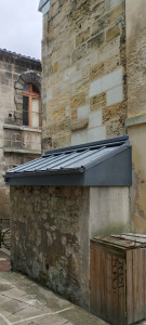 Photo de galerie - Petite couverture à tasseaux en zinc quartz