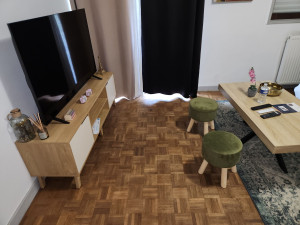 Photo de galerie - Après nettoyage parquet, meuble télé et télé,