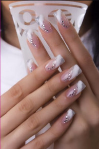 Photo de galerie - Une Histoire de Mains... 
Gel et laqué blanc pailleté. 