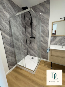 Photo de galerie - Installation d’une cabine de douche, mur