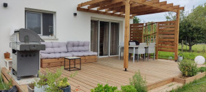 Photo de galerie - Réalisation terrasse bois + pergola + banc