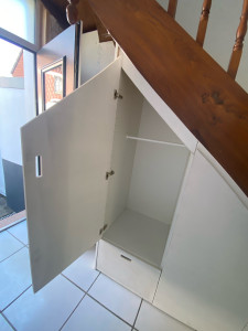 Photo de galerie - Meuble sous escalier sur mesure 