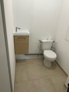 Photo de galerie - J’ai créé une une petite lave main dans le toilette avec évacuation pvc 32 pour lave main et arrivé d’eau froide 