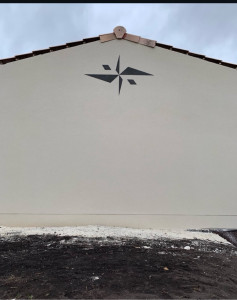 Photo de galerie - Enduit blanc avec dessin noir