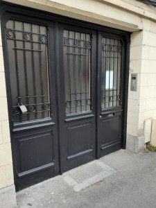 Photo de galerie - Renovation porte ancienne bois