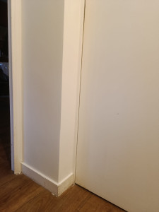 Photo de galerie - Décollage de tapisserie + enduit + peinture 