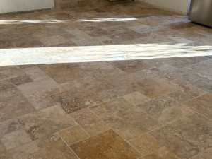 Photo de galerie - Pose sol en travertin 