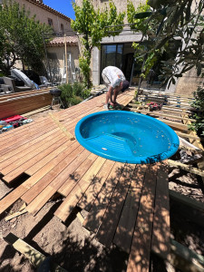 Photo de galerie - Pause, jacuzzi et faire une terrasse en bois autour