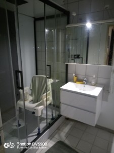 Photo de galerie - Remplacement d une baignoire pour une douche PMR 