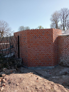 Photo de galerie - Maçonnerie à neuf d'un mur de clôture et jointoyage 