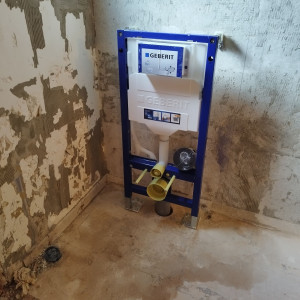 Photo de galerie - Installation d'un bâti support geberit pour futur wc suspendu.