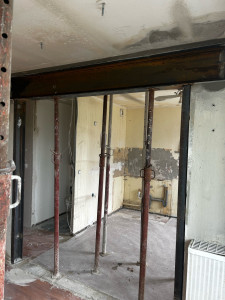 Photo de galerie - Pose d’une poutre métallique 