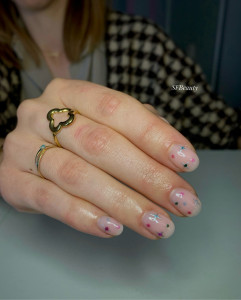 Photo de galerie - Gainage sur ongles naturels 