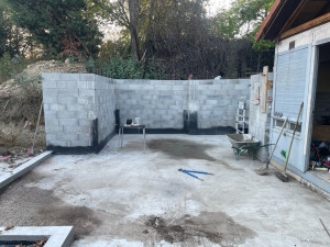 Photo de galerie - Création mur bloc à bancher sur dalle 