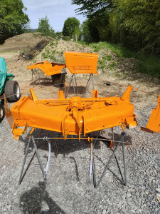 Photo de galerie - Plateau de coupe refait en peinture 
