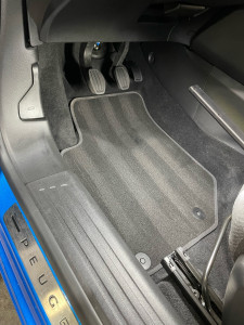 Peugeot 208 GTI - Nettoyage complet intérieur et extérieur près d