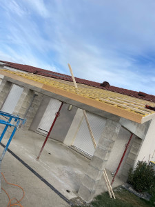 Photo de galerie - Mi-chantier extension avec alignement toiture extension sur toiture existante