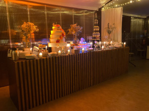 Photo de galerie - Buffet pièce montée et cascade à Champagne 