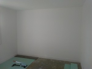 Photo de galerie - Après la réfection des murs et plafonds,(toile de verre+peinture). Pose d'un parquet flottant.