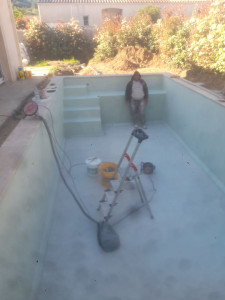 Photo de galerie - Pose d un revêtement en béton ciré dans une piscine 