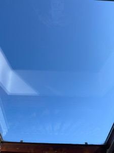 Photo de galerie - Nettoyage de Velux un avant et après