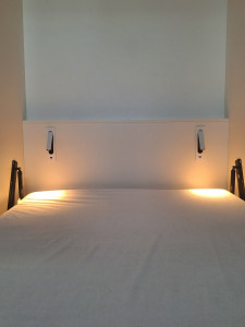 Photo de galerie - Pose de 2 liseuses pour tête de lit en encastrées