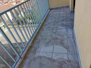 Photo de galerie - Pose carrelage sur balcon 
