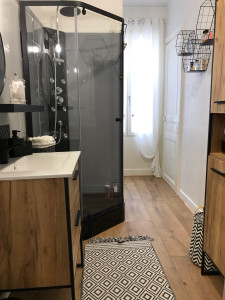 Photo de galerie - Salle d’eau parfaitement nettoyée 