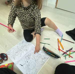 Photo de galerie - Activité coloriage lors d’une garde d’enfants ?️