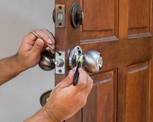 Photo de galerie - Changement de serrure avec déplacement en magasin bricolage pour l’achat