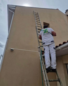 Photo de galerie - Nettoyage d’un mur par traitement 