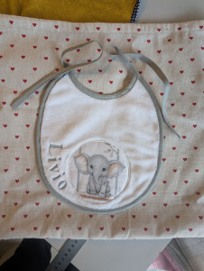 Photo de galerie - Bavoir personnalisé sur commande