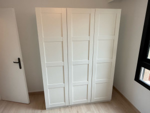 Photo de galerie - 2 armoires en kit (IKEA) montées en 2h30