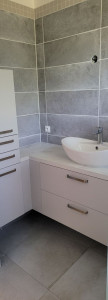 Photo de galerie - Pose meubles de salle de bain et raccordement robinetterie et vasque
