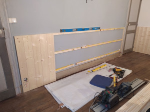 Photo de galerie - Pose d une soubassement lambris 