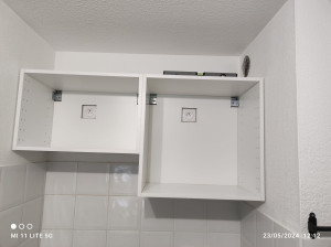 Photo de galerie - Découpe prise électrique sur éléments de cuisine haut