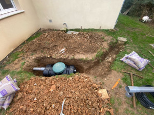 Photo de galerie - Terrassement plus pose d’un bac a graisse 