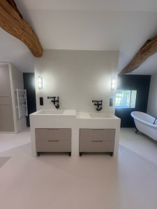 Photo de galerie - Meuble salle de bain béton ciré 