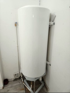 Photo de galerie - Remplacement d'un ballon d'eau chaude électrique de 300L