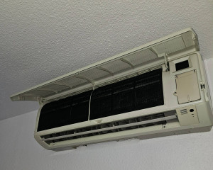 Photo de galerie - Entretien et nettoyage professionnel d’une climatisation